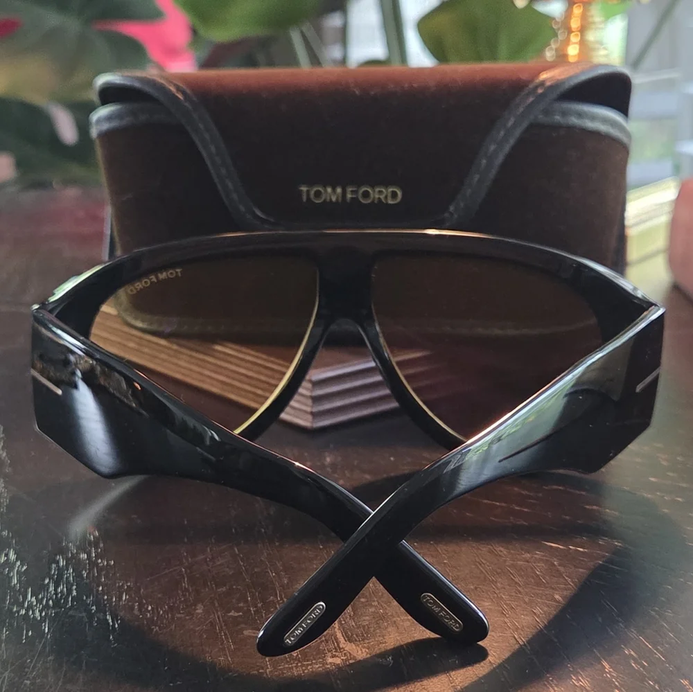 NWOT Tom Ford Black & Gold Aviator Sunglasses, Velvet Case Included